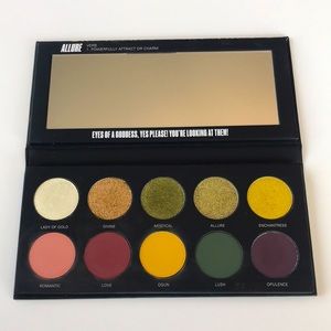 Uoma Beauty Black Magic Allure Palette